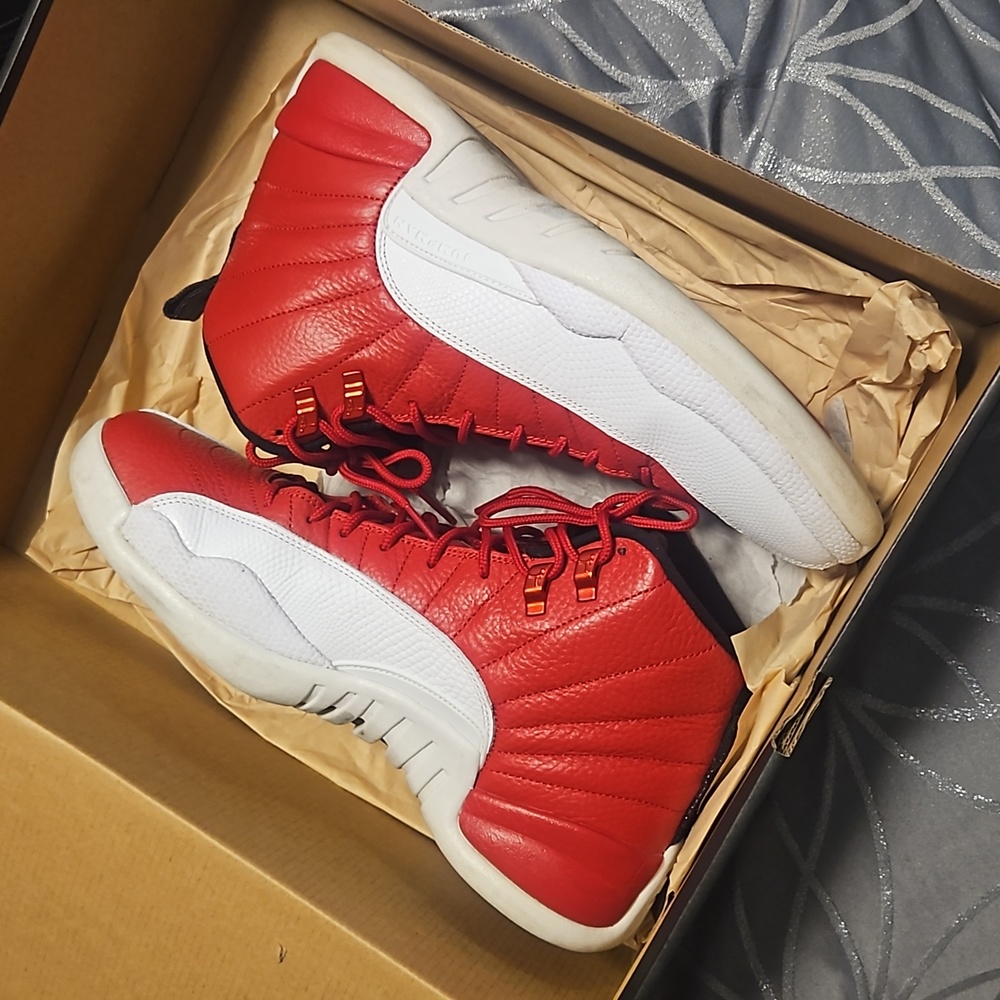 JORDAN RETRO 12S